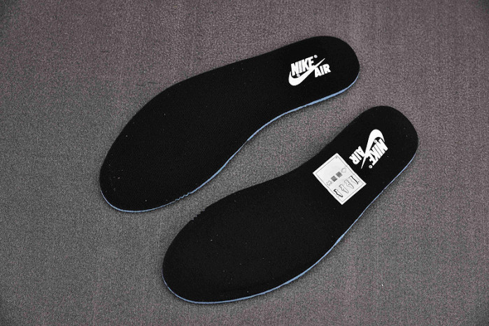 AIR JORDAN 1 HIGH OG “REBELLIONAIRE” 555088-036